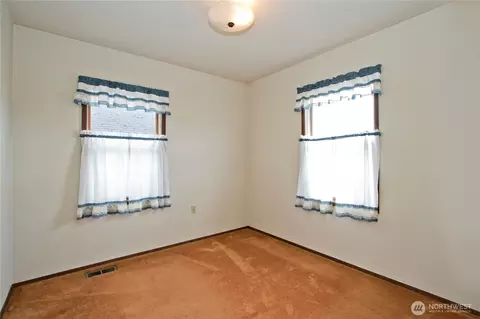 Bedroom - 22024 SE 416th St, Enumclaw, WA 98022 photo 3 of 5