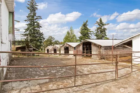 Exterior - 22024 SE 416th St, Enumclaw, WA 98022 photo 4 of 12
