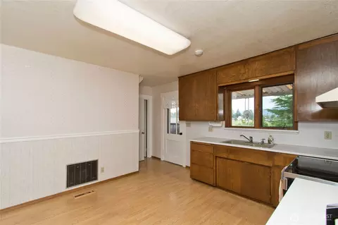 Kitchen - 22024 SE 416th St, Enumclaw, WA 98022 photo 1 of 4