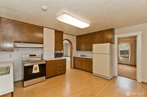 Kitchen - 22024 SE 416th St, Enumclaw, WA 98022 photo 4 of 4