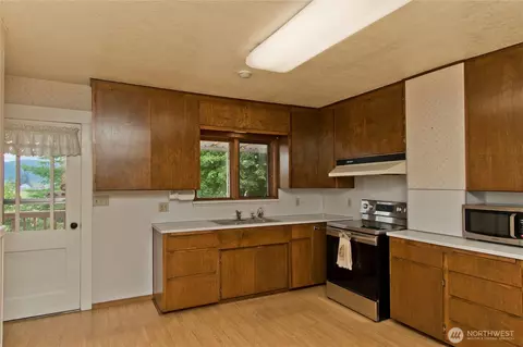 Kitchen - 22024 SE 416th St, Enumclaw, WA 98022 photo 2 of 4