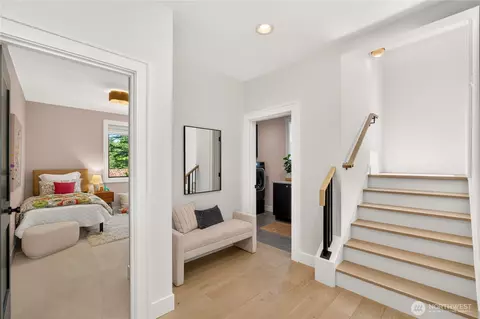 Entry Way - 4021 W 4023 W Raye St, Seattle, WA 98199 photo 2 of 2