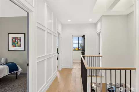 Entry Way - 4021 W 4023 W Raye St, Seattle, WA 98199 photo 1 of 2