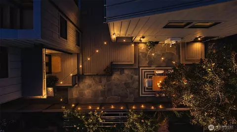 Exterior - 4021 W 4023 W Raye St, Seattle, WA 98199 photo 4 of 7
