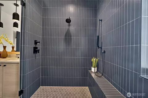 Bath - 4021 W 4023 W Raye St, Seattle, WA 98199 photo 4 of 7