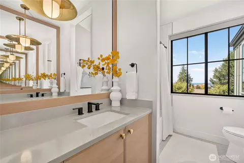Bath - 4021 W 4023 W Raye St, Seattle, WA 98199 photo 6 of 7