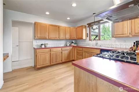 Kitchen - 9315 36th Ave SE, Everett, WA 98208 photo 2 of 4