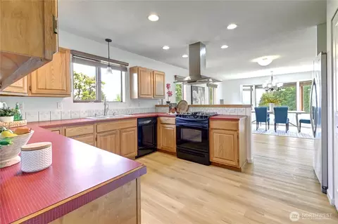 Kitchen - 9315 36th Ave SE, Everett, WA 98208 photo 1 of 4