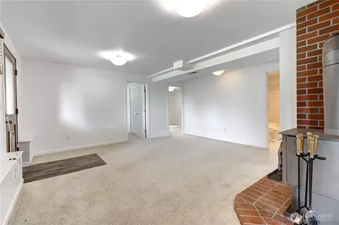Living - 9315 36th Ave SE, Everett, WA 98208 photo 4 of 5