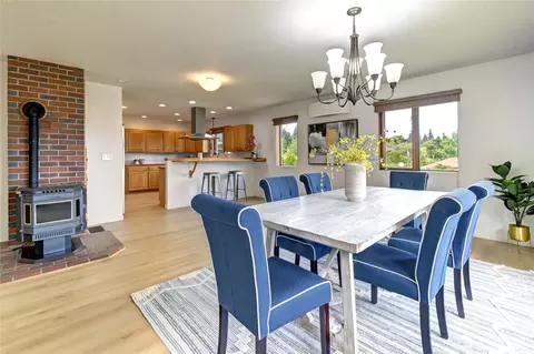 Dining - 9315 36th Ave SE, Everett, WA 98208 photo 2 of 2