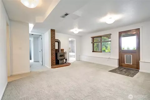 Living - 9315 36th Ave SE, Everett, WA 98208 photo 3 of 5