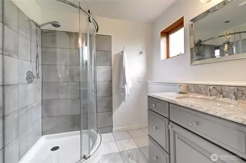 Bath - 9315 36th Ave SE, Everett, WA 98208 photo 4 of 4