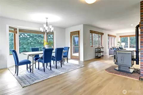 Dining - 9315 36th Ave SE, Everett, WA 98208 photo 1 of 2