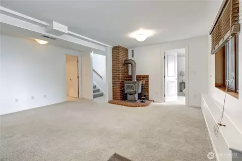 Living - 9315 36th Ave SE, Everett, WA 98208 photo 5 of 5