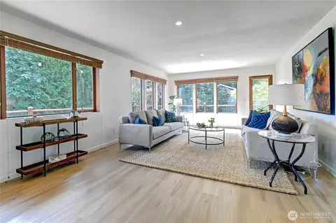 Living - 9315 36th Ave SE, Everett, WA 98208 photo 2 of 5