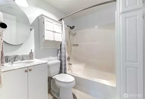 Bath - 9315 36th Ave SE, Everett, WA 98208 photo 2 of 4