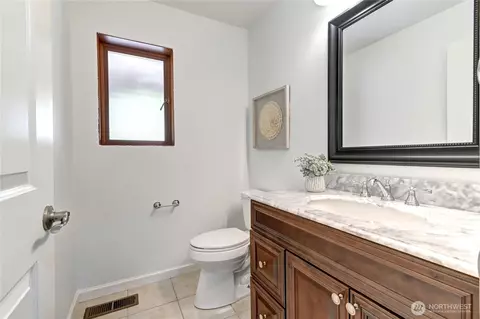 Bath - 9315 36th Ave SE, Everett, WA 98208 photo 1 of 4