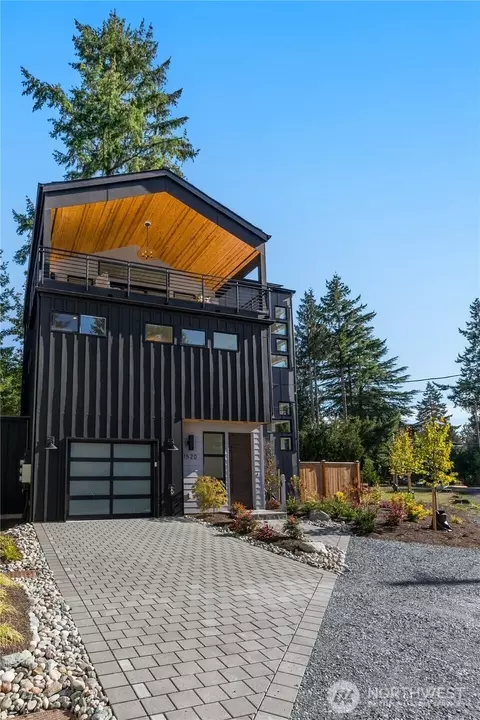 1520 NE 113th St, Seattle, WA 98125