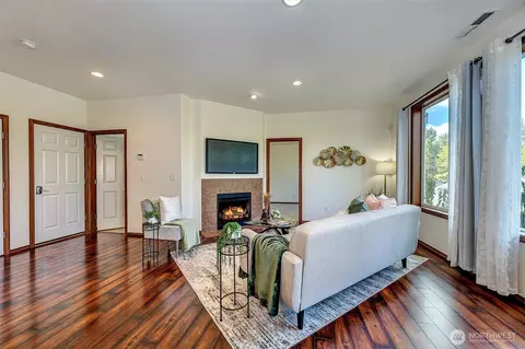 Living - 22820 41st Dr SE, Bothell, WA 98021 photo 2 of 4