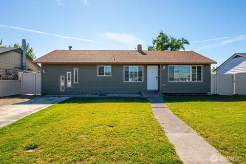 719 W Loop Dr, Moses Lake, WA 98837