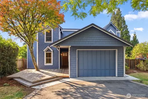 809 7th St S, Kirkland, WA 98033