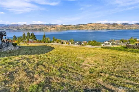 155 Grandview Ln, Chelan, WA 98816