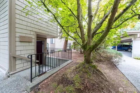 13730 15th Ave NE #C101, Seattle, WA 98125
