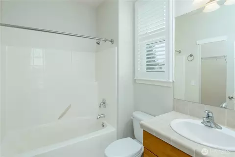 Bath - 10 E Lobelia Dr, Sequim, WA 98382 photo 4 of 5