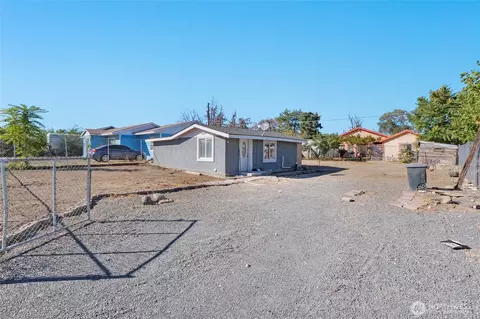 9802 Highland Dr NE, Moses Lake, WA 98837