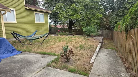 Exterior - 4221 S 3rd Ave, Everett, WA 98203 photo 2 of 6