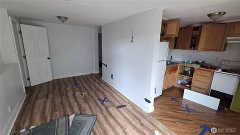 Living - 4221 S 3rd Ave, Everett, WA 98203 photo 3 of 4