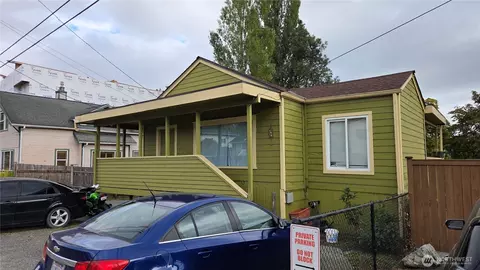 Exterior - 4221 S 3rd Ave, Everett, WA 98203 photo 5 of 6