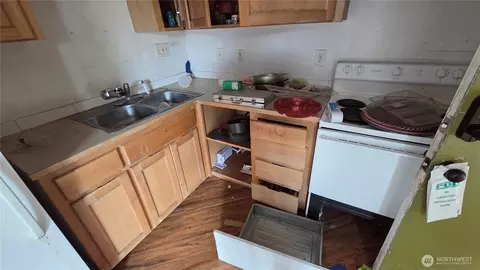 Kitchen - 4221 S 3rd Ave, Everett, WA 98203 photo 1 of 1