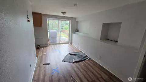 Living - 4221 S 3rd Ave, Everett, WA 98203 photo 4 of 4