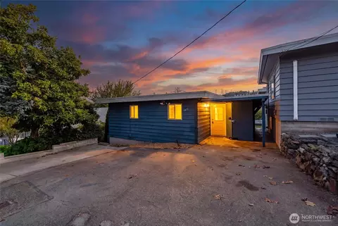 1404 Whitworth Ave S, Renton, WA 98055