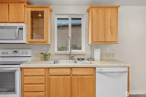 Kitchen - 23825 15th Ave SE #20, Bothell, WA 98021 photo 4 of 4