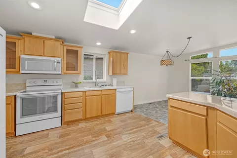 Kitchen - 23825 15th Ave SE #20, Bothell, WA 98021 photo 3 of 4