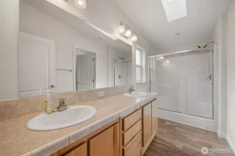 Bath - 23825 15th Ave SE #20, Bothell, WA 98021 photo 1 of 2