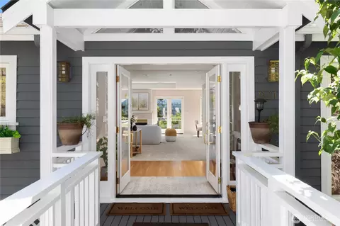 9210 Parkwood Ridge Rd, Mercer Island, WA 98040