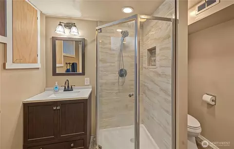 Bath - 24105 3rd Pl W, Bothell, WA 98021 photo 3 of 3