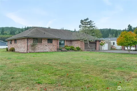 989 Stanford Dr, Cosmopolis, WA 98537