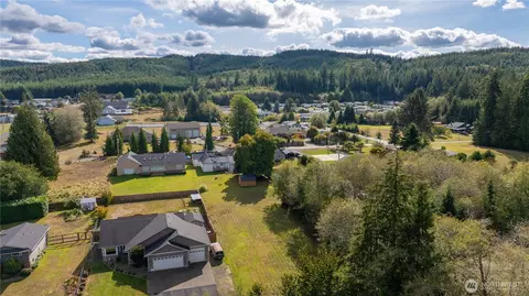 901 Dewitt Dr, Cosmopolis, WA 98537 photo 3