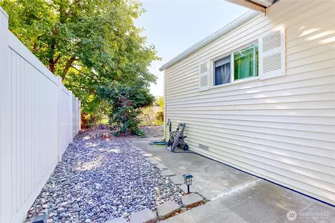 Exterior - 1341 Brooklyn Dr, Walla Walla, WA 99362 photo 2 of 10