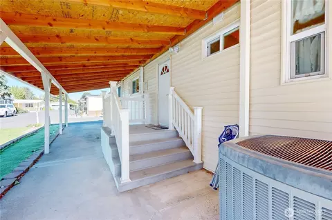 Exterior - 1341 Brooklyn Dr, Walla Walla, WA 99362 photo 8 of 10