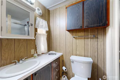 Bath - 1341 Brooklyn Dr, Walla Walla, WA 99362 photo 1 of 1
