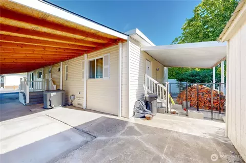 Exterior - 1341 Brooklyn Dr, Walla Walla, WA 99362 photo 7 of 10