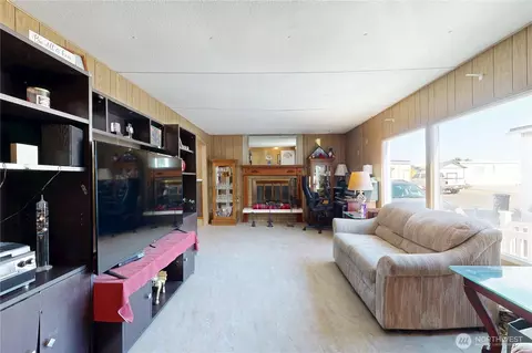 Living - 1341 Brooklyn Dr, Walla Walla, WA 99362 photo 2 of 3
