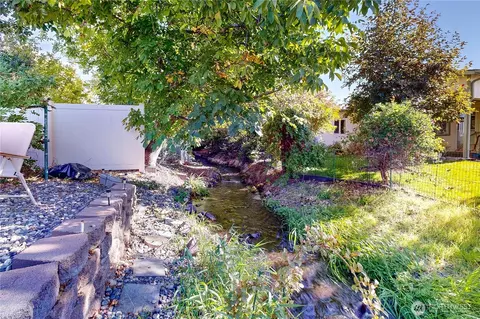 Exterior - 1341 Brooklyn Dr, Walla Walla, WA 99362 photo 6 of 10