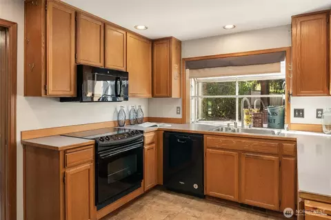 Kitchen - 23930 23rd Dr SE, Bothell, WA 98021 photo 2 of 4