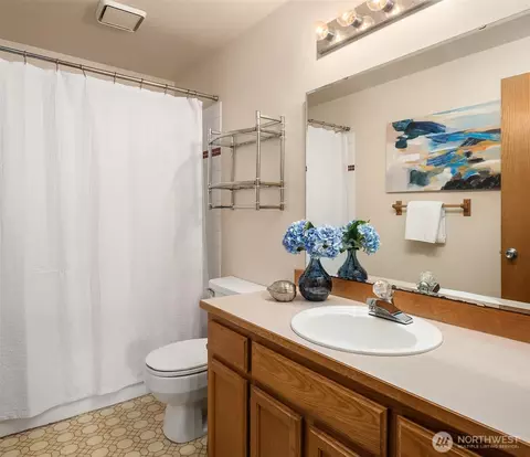 Bath - 23930 23rd Dr SE, Bothell, WA 98021 photo 4 of 4